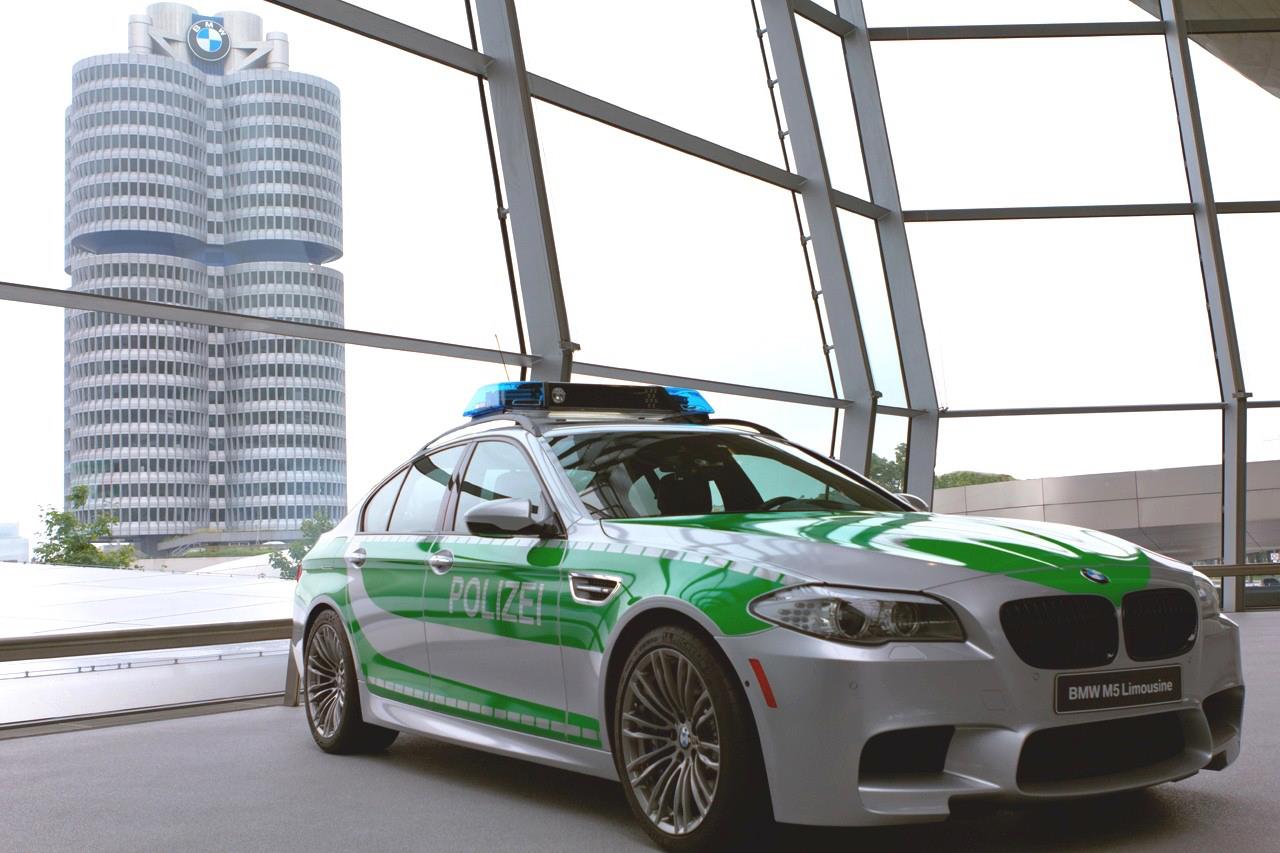 BMW-M5-F10-Polizei-2012-Bayern-Autobahn.jpg