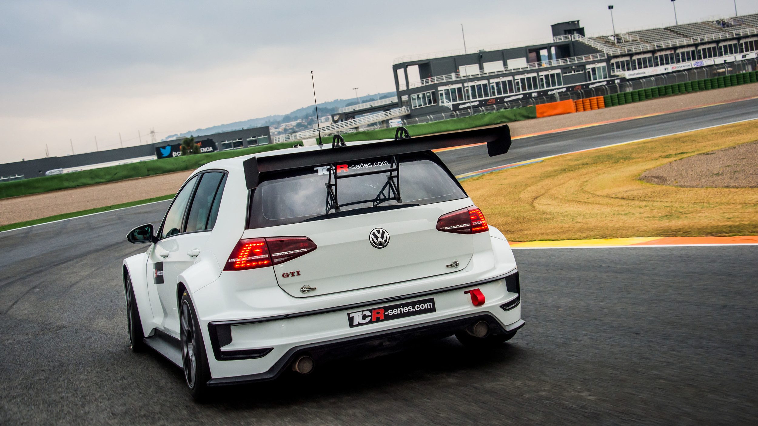 vw-golf-gti-tcr-002-1.jpg