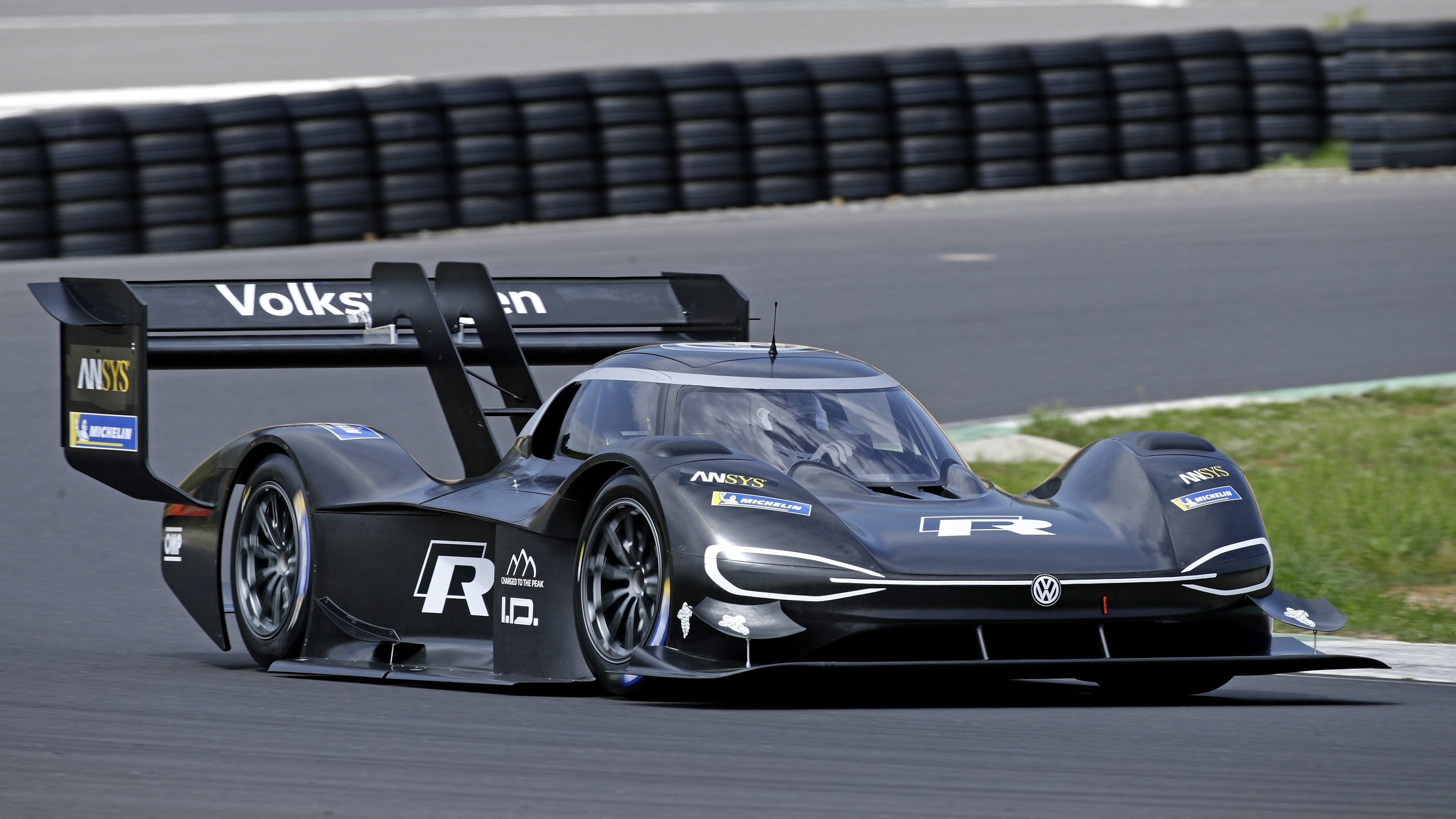 2018-volkswagen-i-d--r-pi-4.jpg