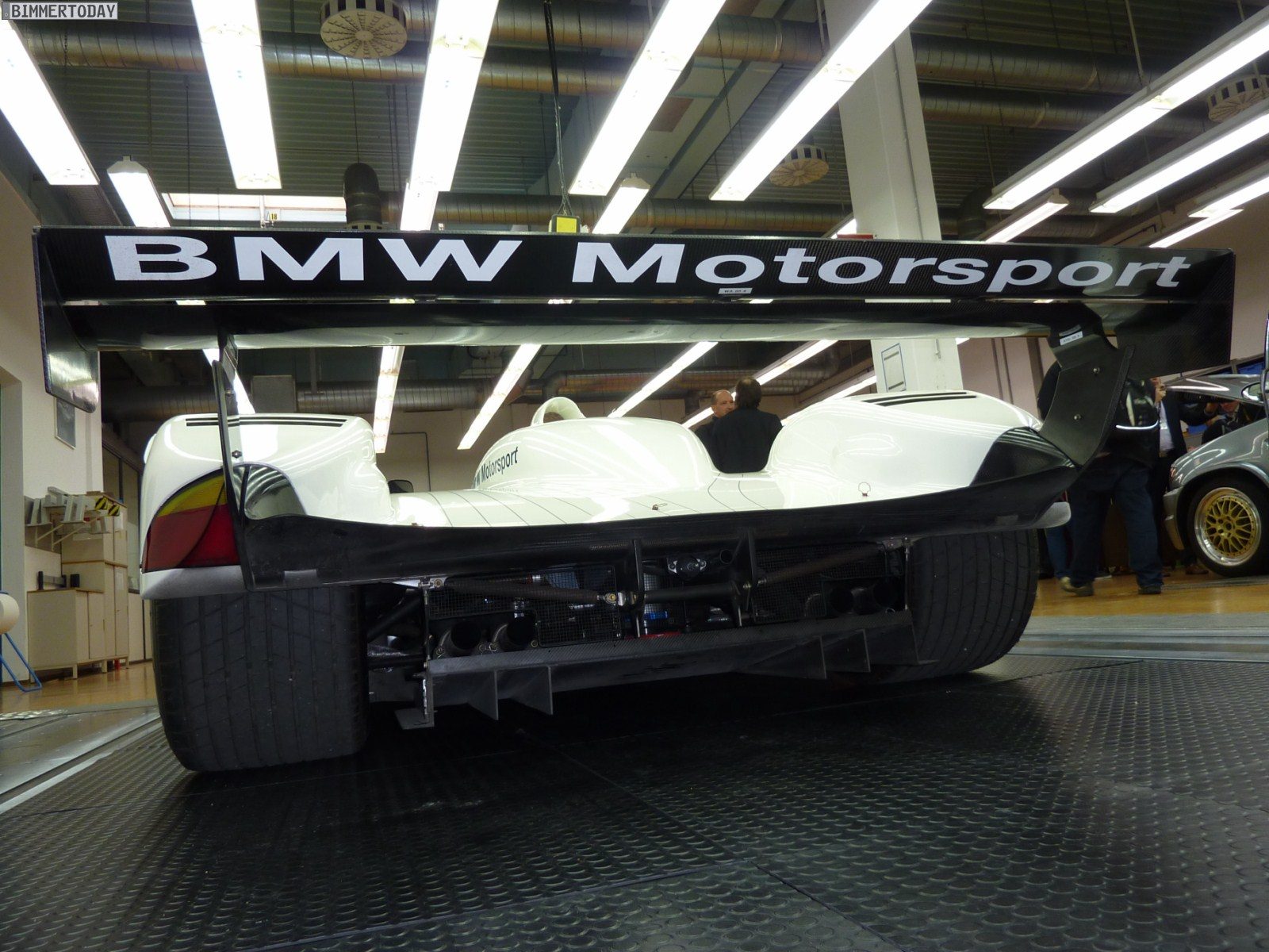 BMW-Motorsport-V12-LMR-Garching-13.jpg