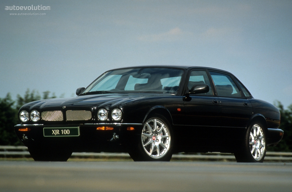 JAGUARXJR-3502_2.jpg