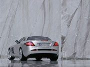 Mercedes-Benz_SLR_McLaren_8_t.jpg