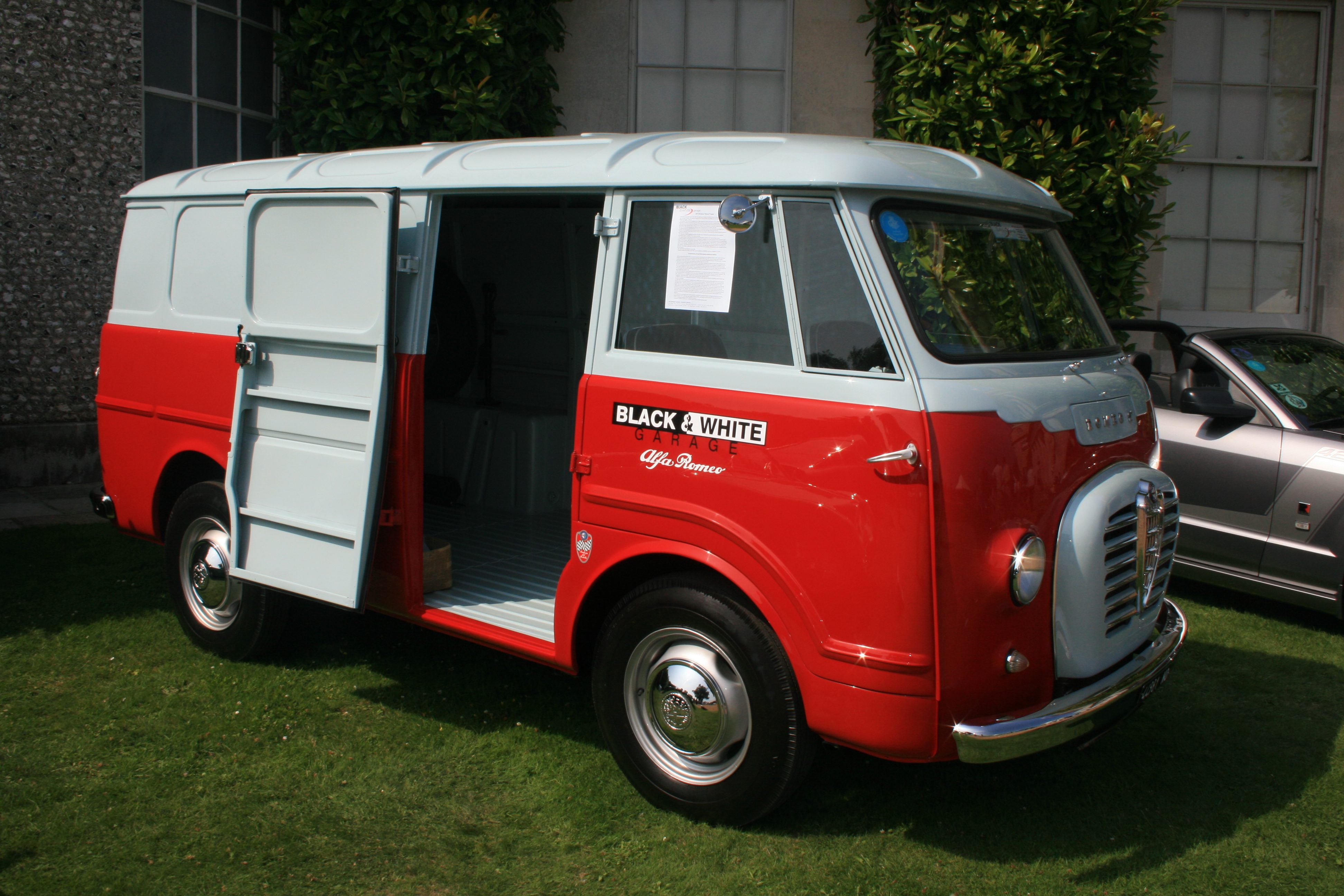Alfa_Romeo_Van.jpg