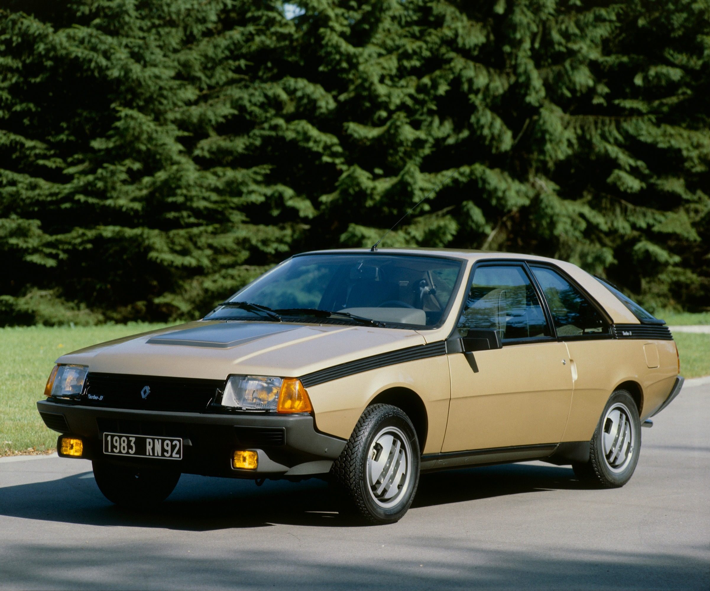 Renault-Fuego-.jpg