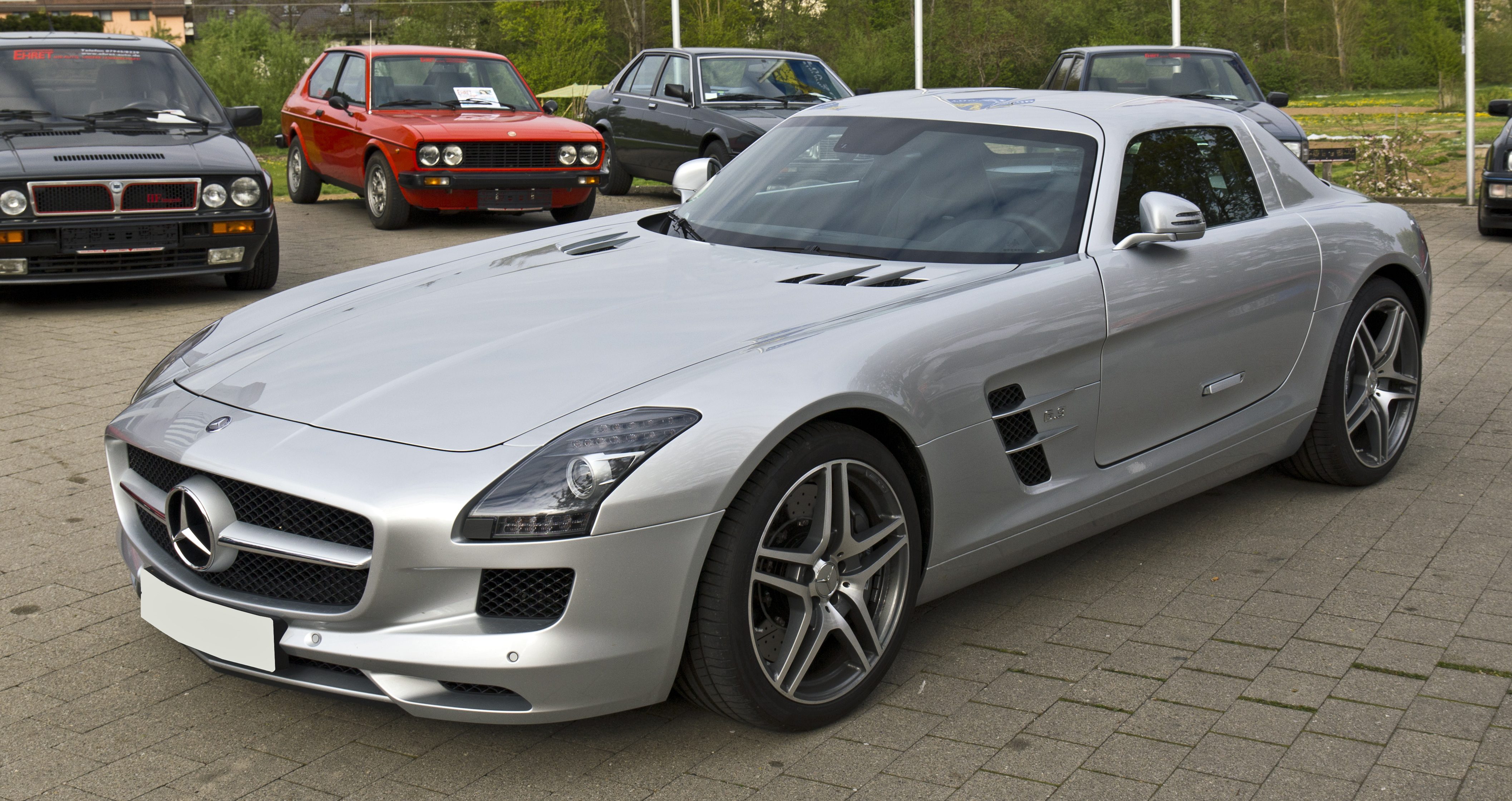 Mercedes_SLS_front_20110416.jpg