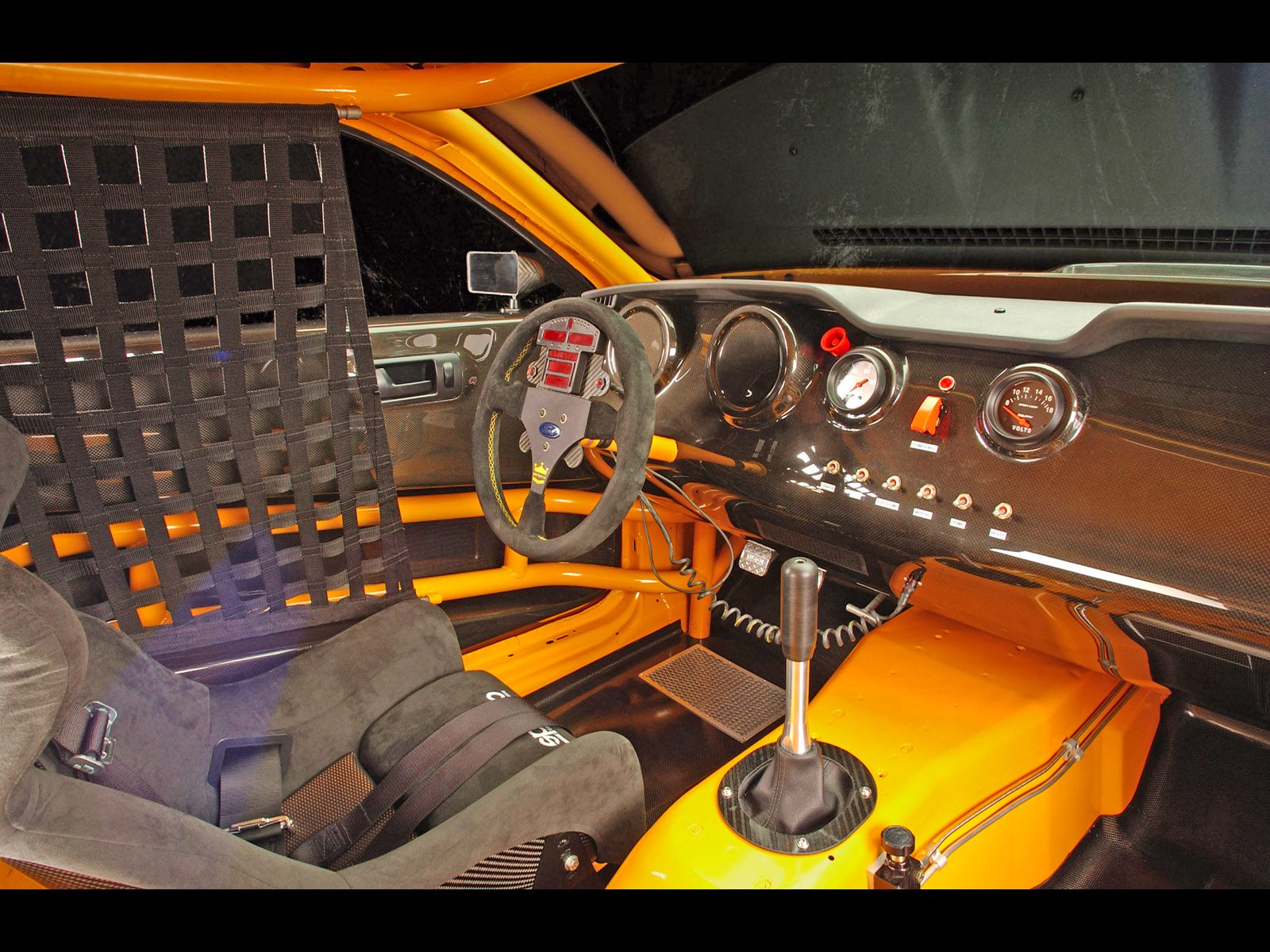 2005-Mustang-GT-R-Concept-Interior-1600x1200.jpg