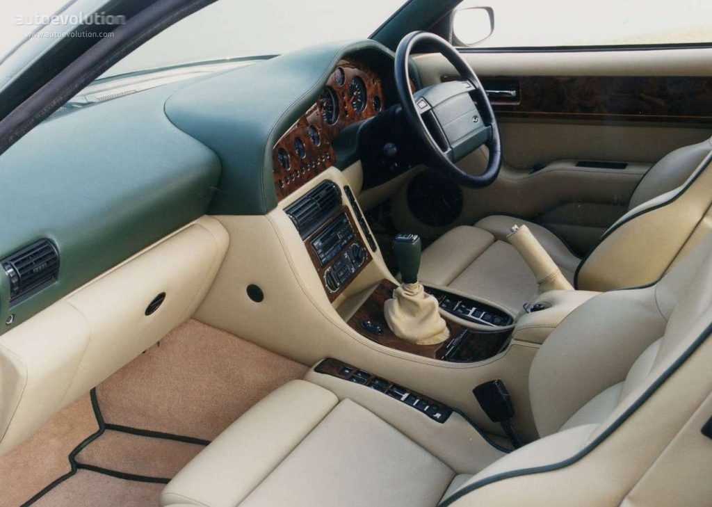 ASTONMARTINV8Vantage-1499_4.jpg