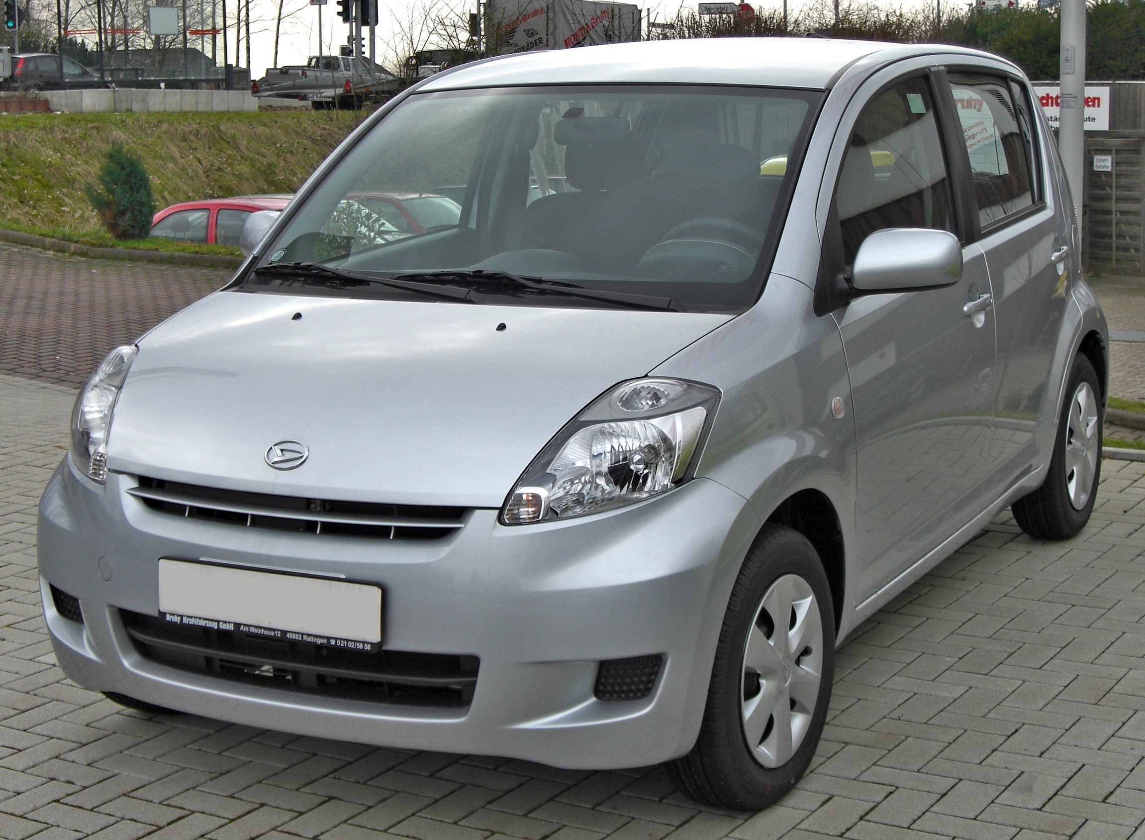 Daihatsu_Sirion_Facelift_20090314_front.jpg