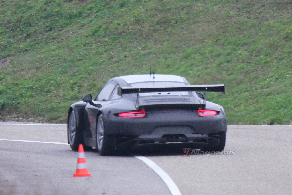 991_gt3-r-2.jpg