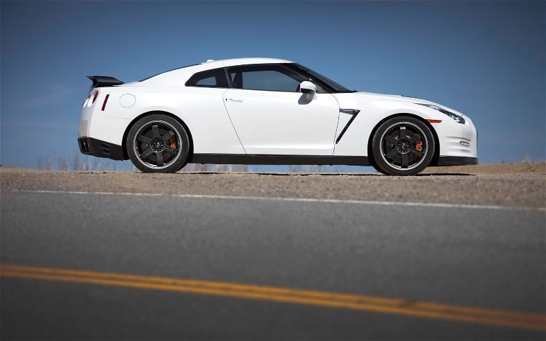 2013-Nissan-GT-R-Black-Edition-side.jpg