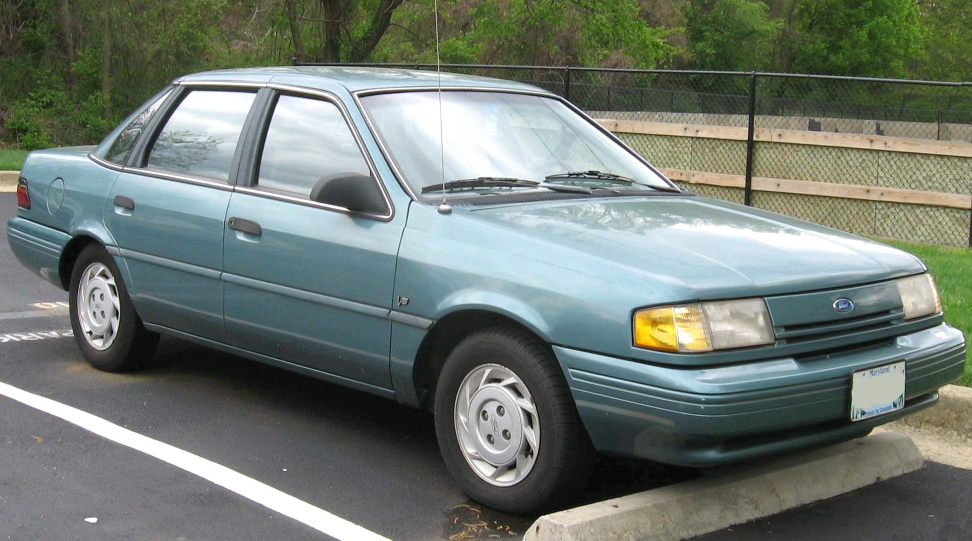 92-94_Ford_Tempo.jpg