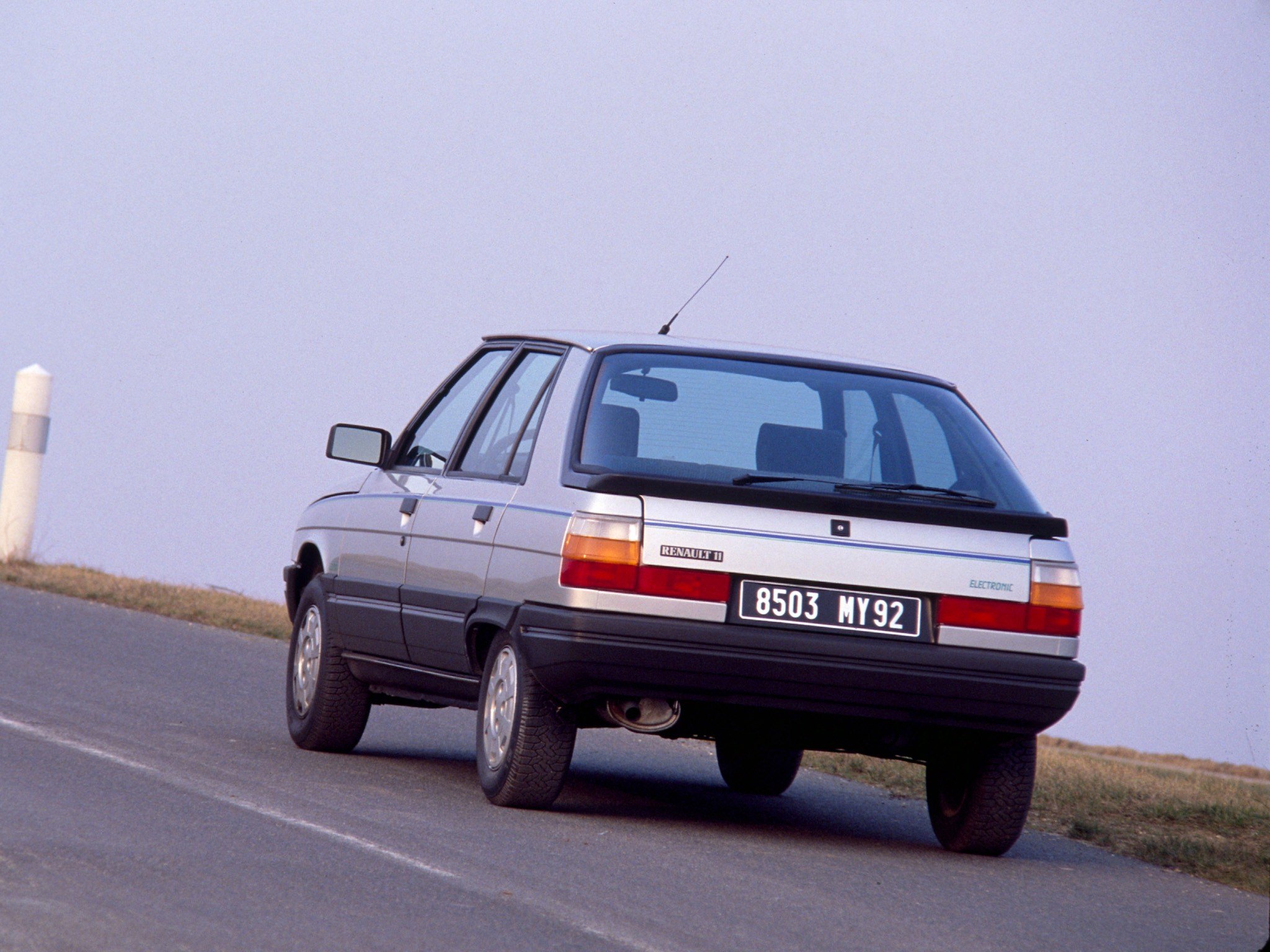 RENAULT-11-5-door-2073_5.jpeg