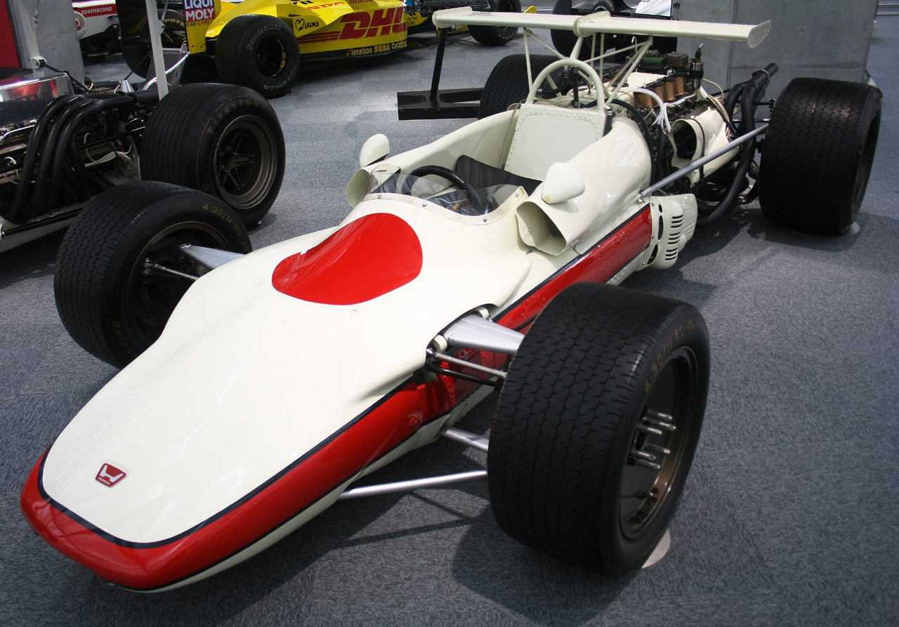 Honda_RA302_left_Honda_Collection_Hall.jpg