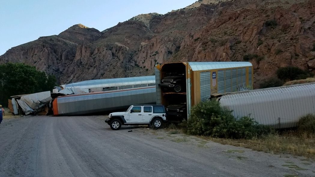 nevada_pickup_transport_train_derailment_1.jpg