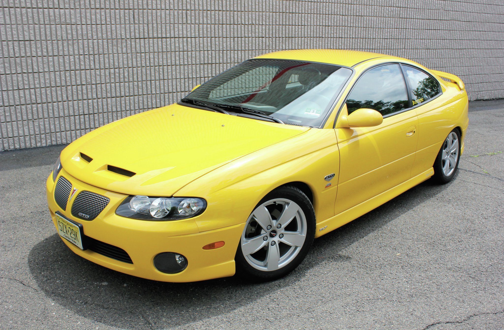 2004-pontiac-gto-front-driver-side.jpg