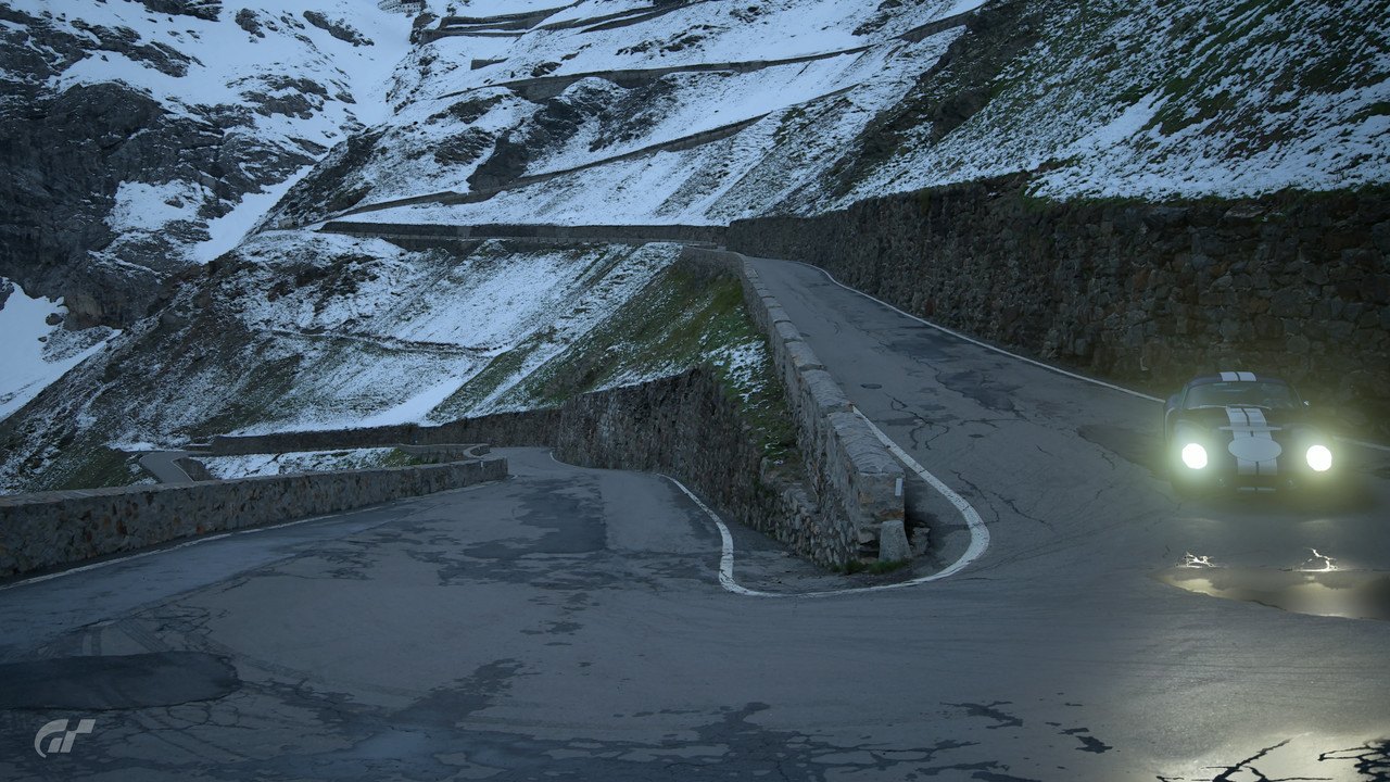 Small-Race-Car-Stelvio-Pass.jpg
