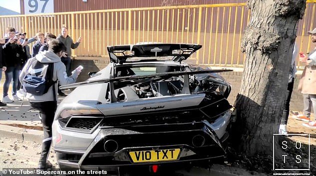 11433208-6847797-Supercar_fans_caught_the_crash_on_their_phones_as_they_filmed_th-a-1_1553591434236.jpg