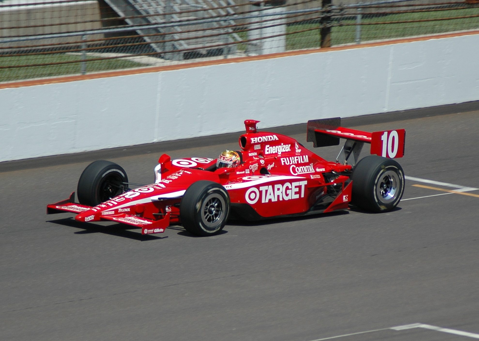 Dan_WheldonPracticing2007Indy500.jpg