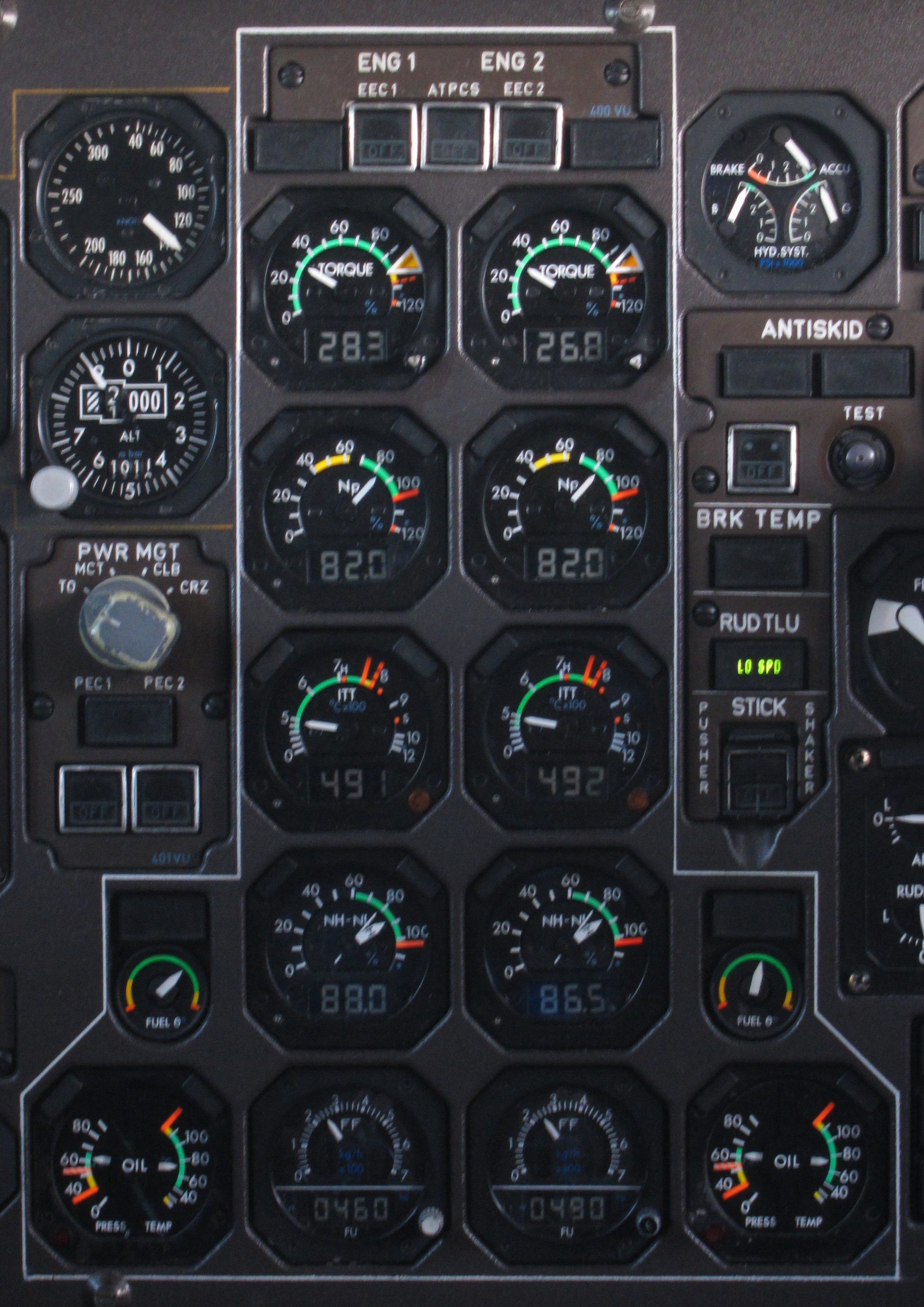 Engine_instrument_panel_of_an_ATR_72_cockpit.jpg