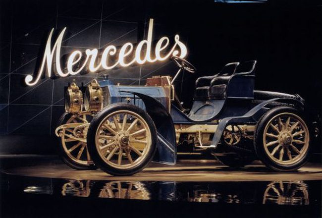 mercedesbenzmuseum2.jpg