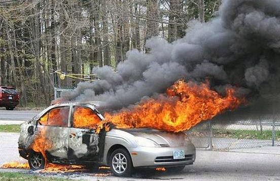 Toyota-Prius-on-Fire.jpg