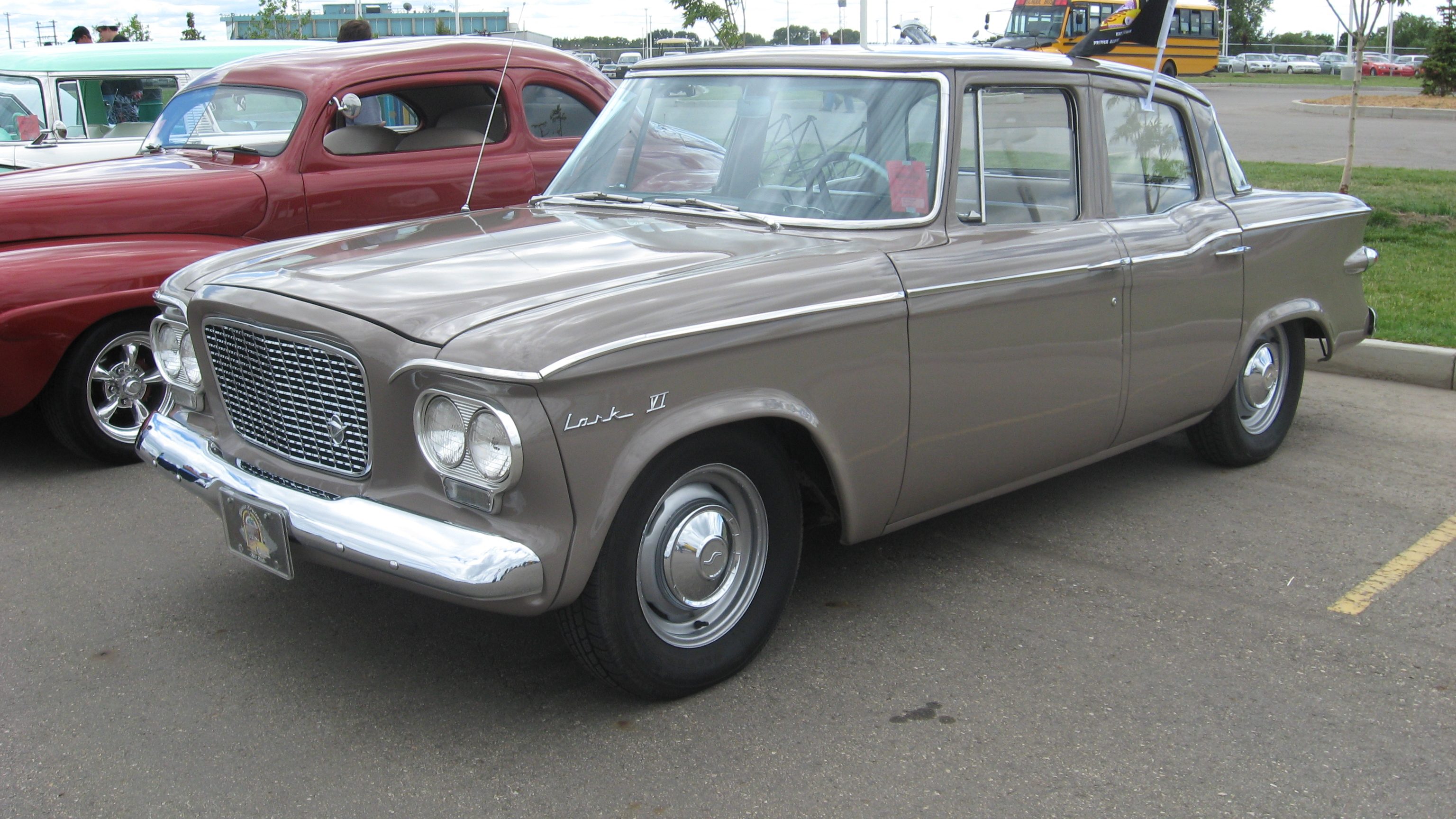 1961_Studebaker_Lark_VI_four-door_sedan.jpg