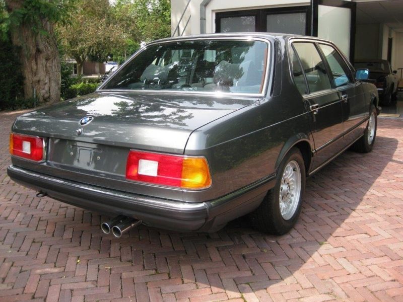dokonale_bmw_745i_e23_na_prodej_07_800_600.jpg