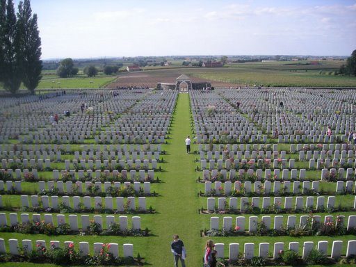 Tyne_Cot_Cemetery.jpg