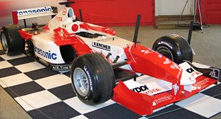 Toyota_F1_Car_2003.jpg