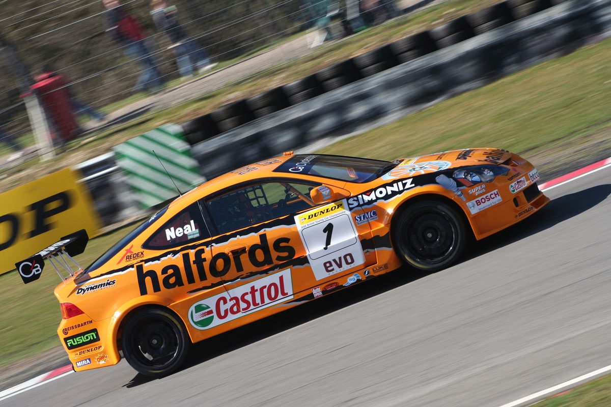 Matt_Neal_2006_BTCC_Brands_Hatch.jpg