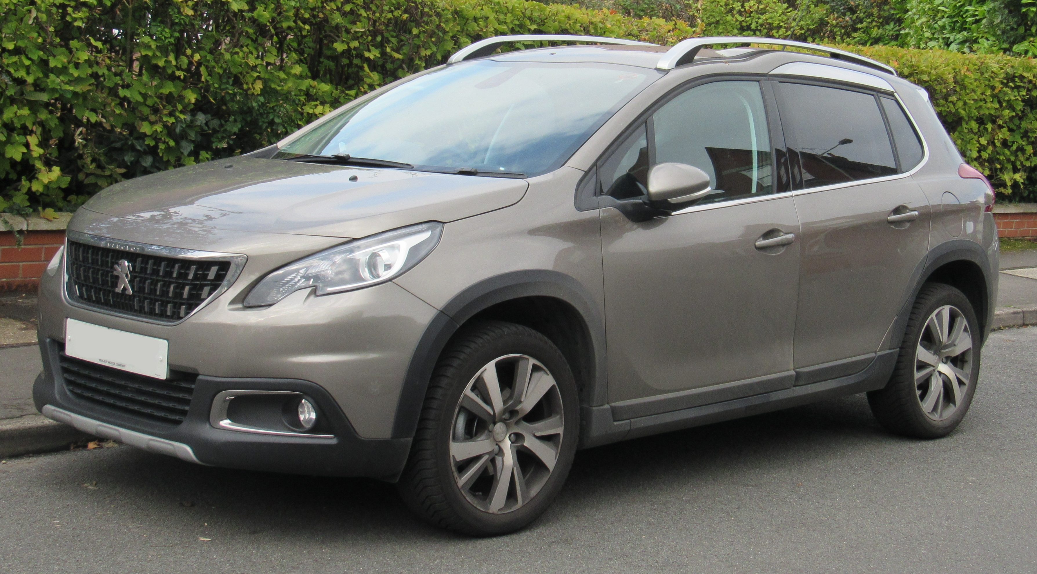 2017_Peugeot_2008_Allure_1.2_Front.jpg