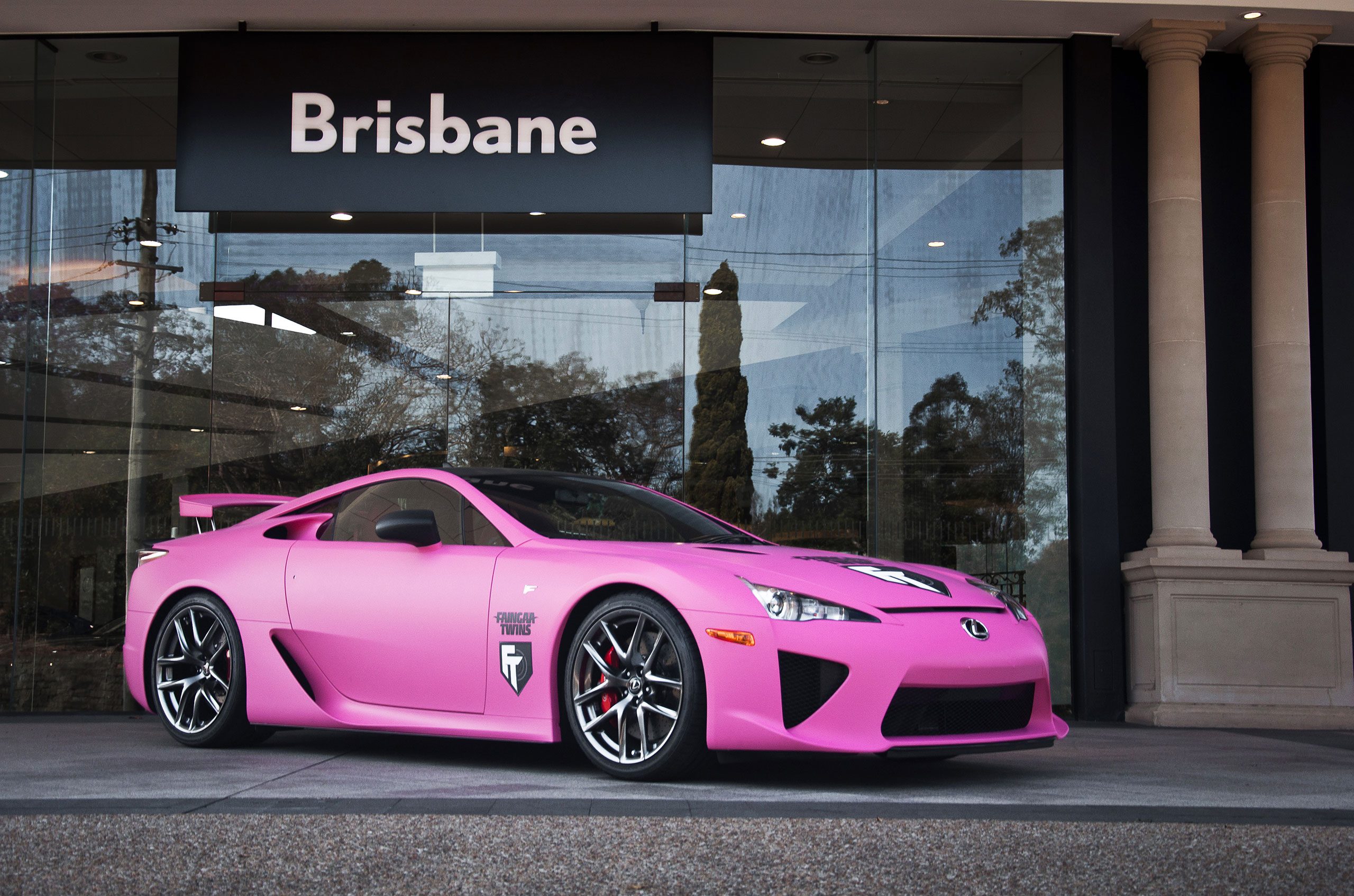 matte-pink-lexus-lfa-02.jpg