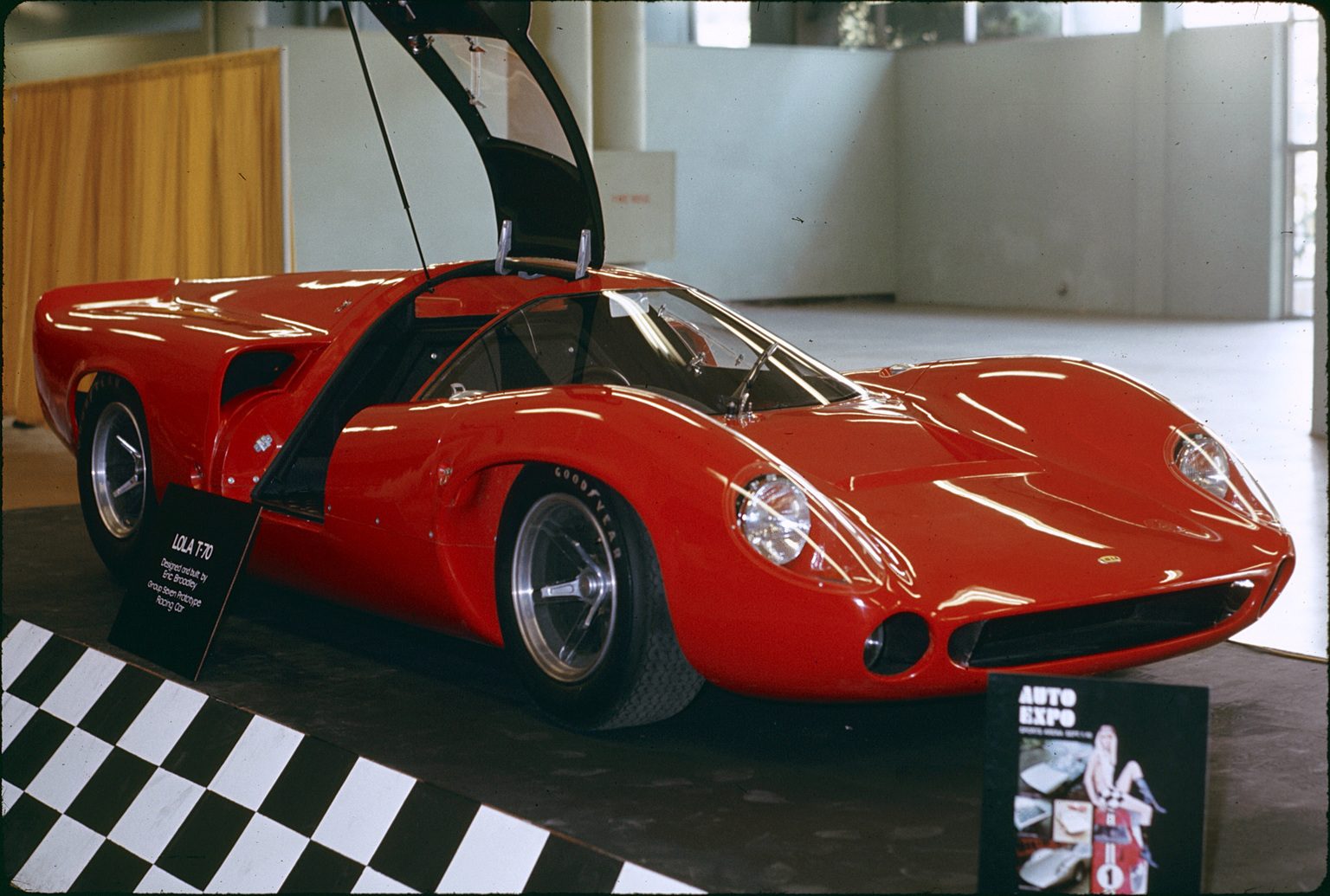 1967_Lola_T70Mk3Coup-0-1536.jpg
