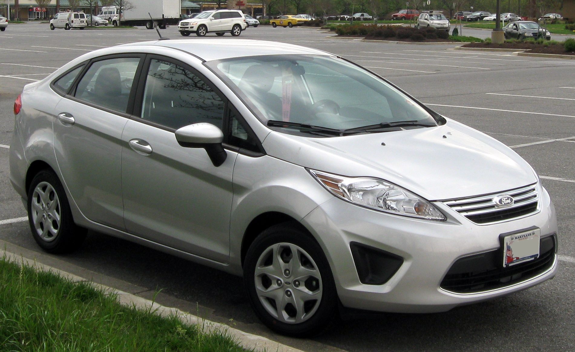2012_Ford_Fiesta_28997.jpg