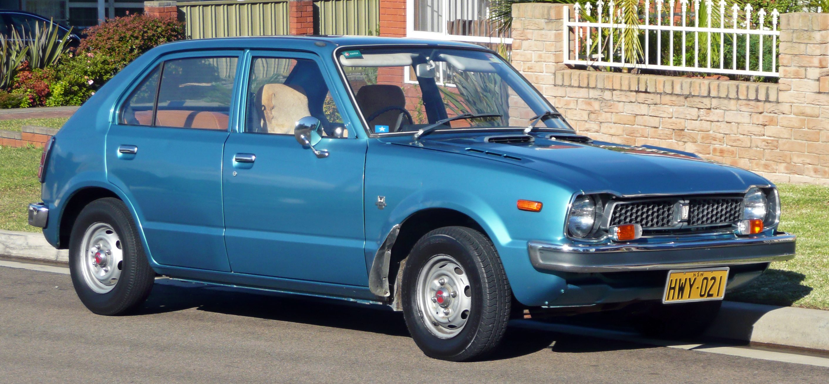 1973-1978_Honda_Civic_5-door_hatchback_01.jpg