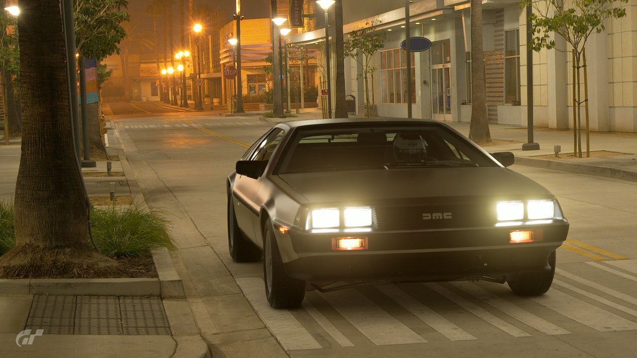 DMC-Delorean-The-Promenade-North-Long-Beach.jpg