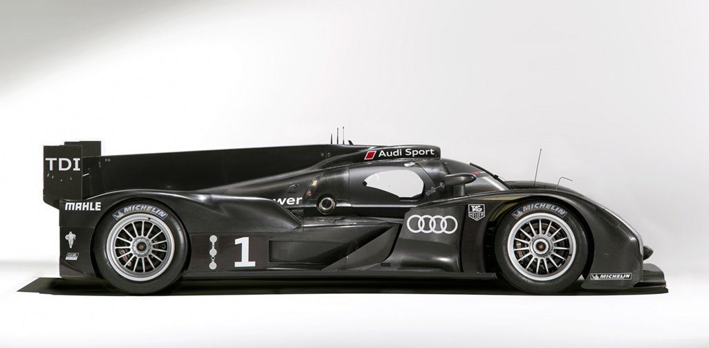 89-2011-Audi-R18-Studio-Side.jpg