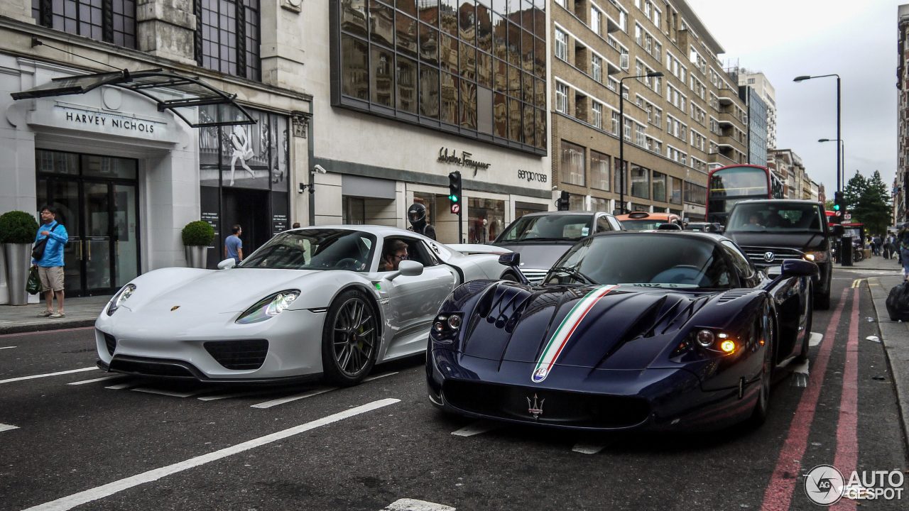 maserati-mc12-c933528112015200558_1.jpg