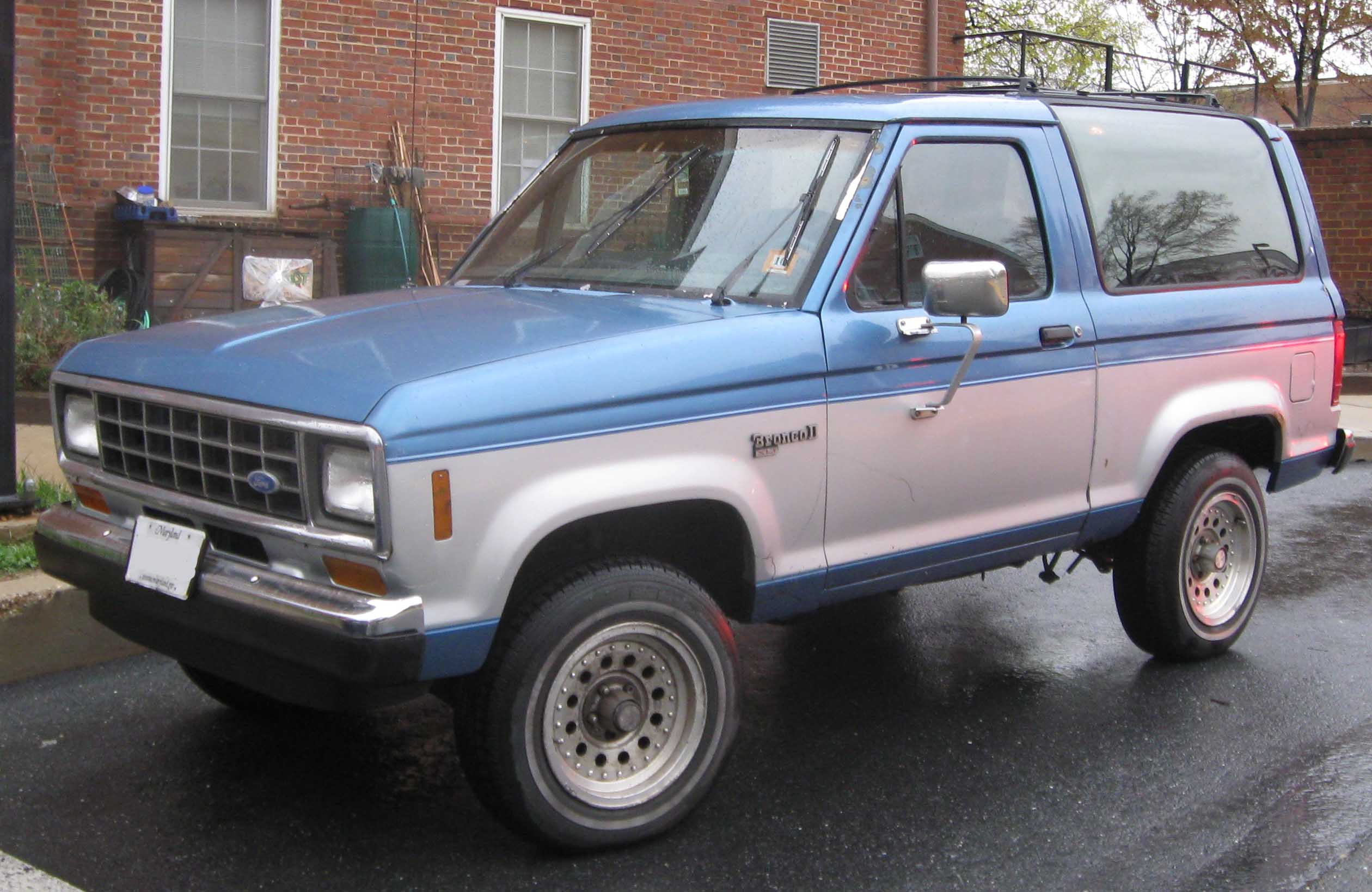 Ford_Bronco_II.jpg