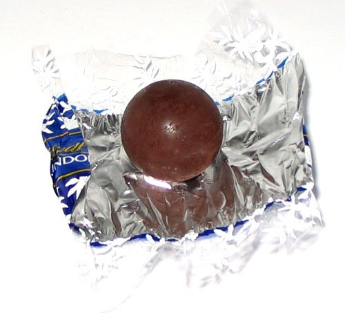 lindtlindorchocolateballsdark3.jpg