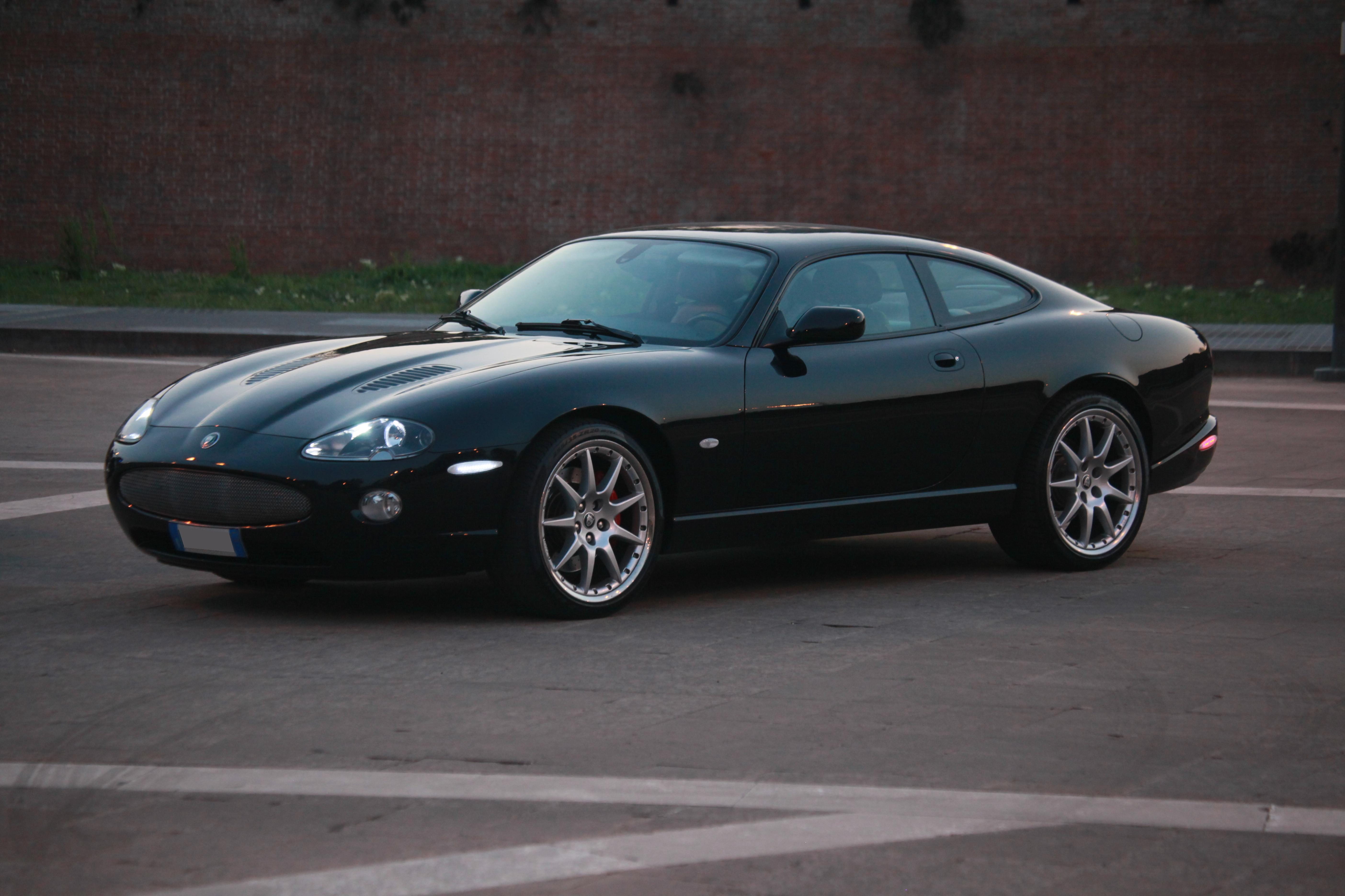 9233430JAGUAR_Xkr_ALL_BLACK.jpg