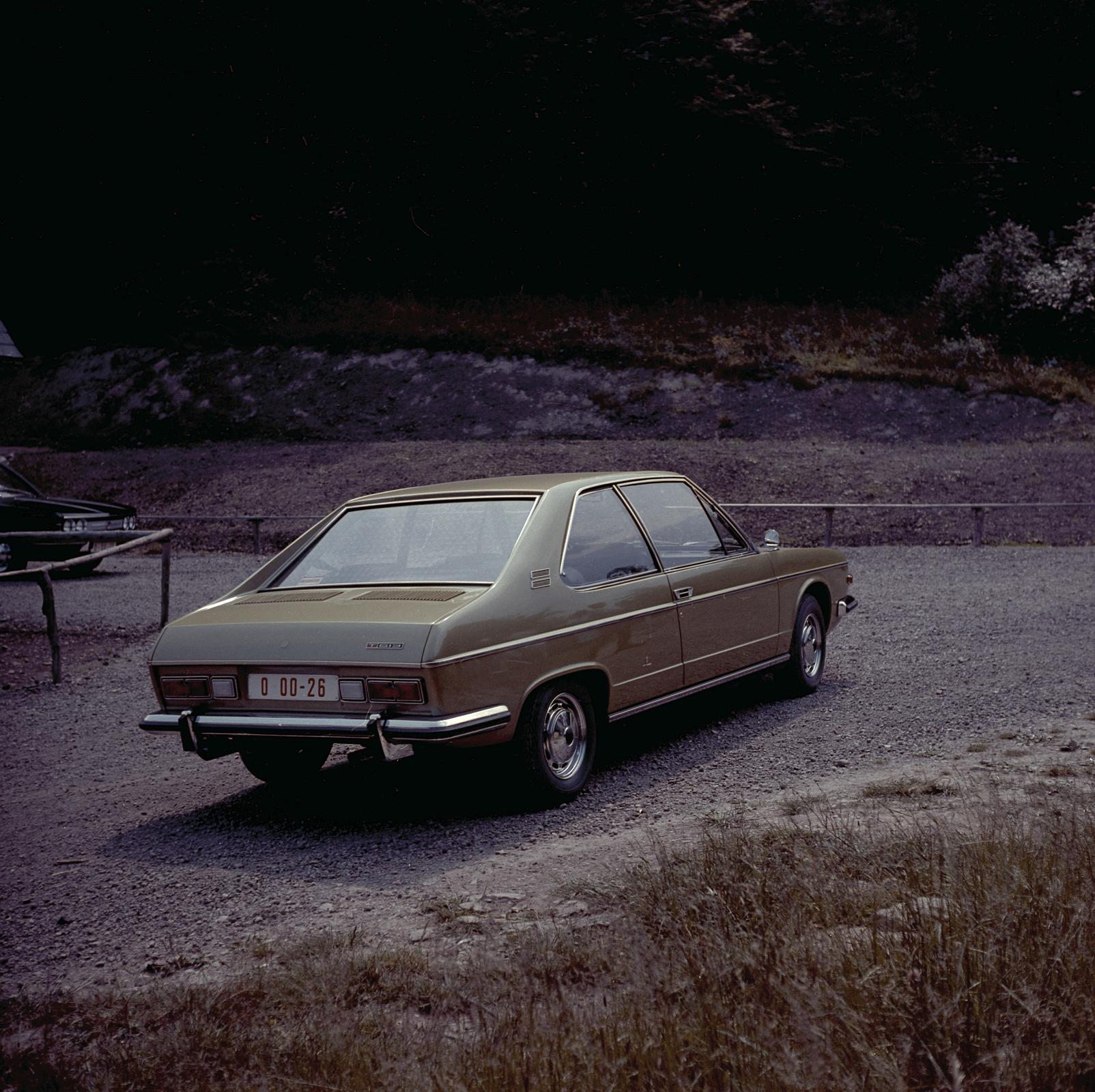 Tatra_613_Coupe_Vignale.jpg