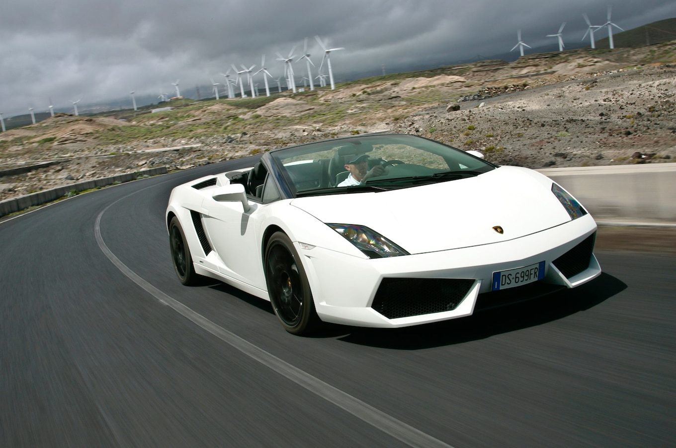 2013-Lamborghini-Gallardo-LP-560-4-Spyder-Convertible-Front-Three-Quarters-View-In-Motion-07.jpg