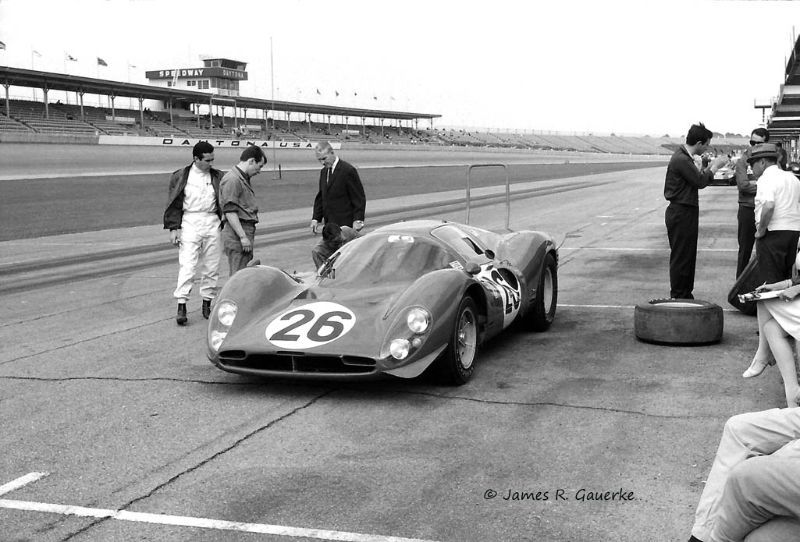 7-Bandini-and-26-Ferrari.jpg