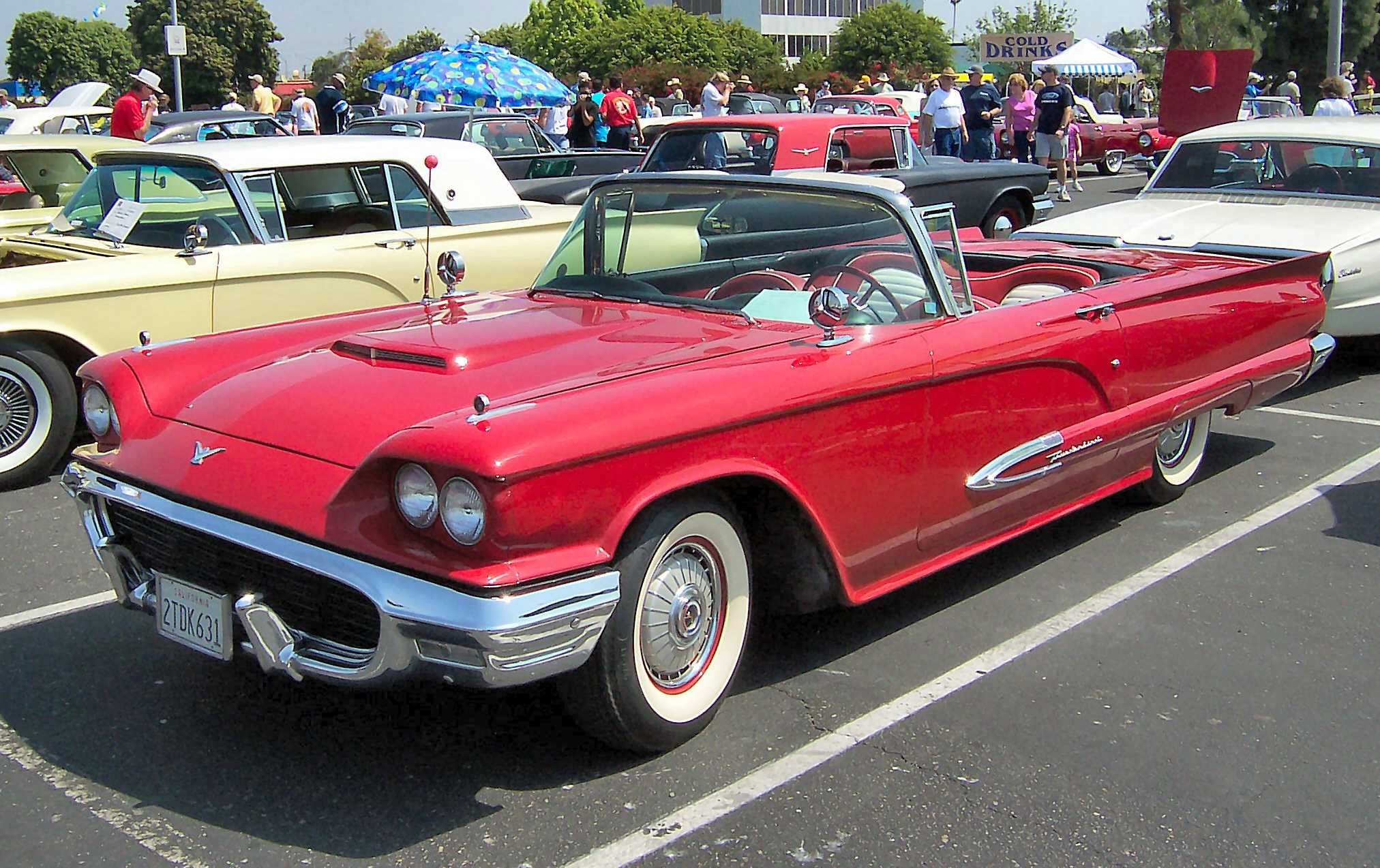 1959_Ford_Thunderbird_Convertible.jpg