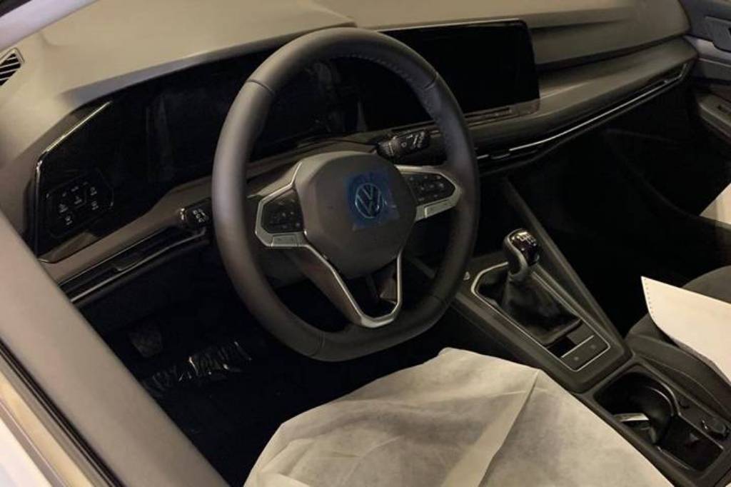 810c9b18-2020-vw-golf-leaked-4.jpg