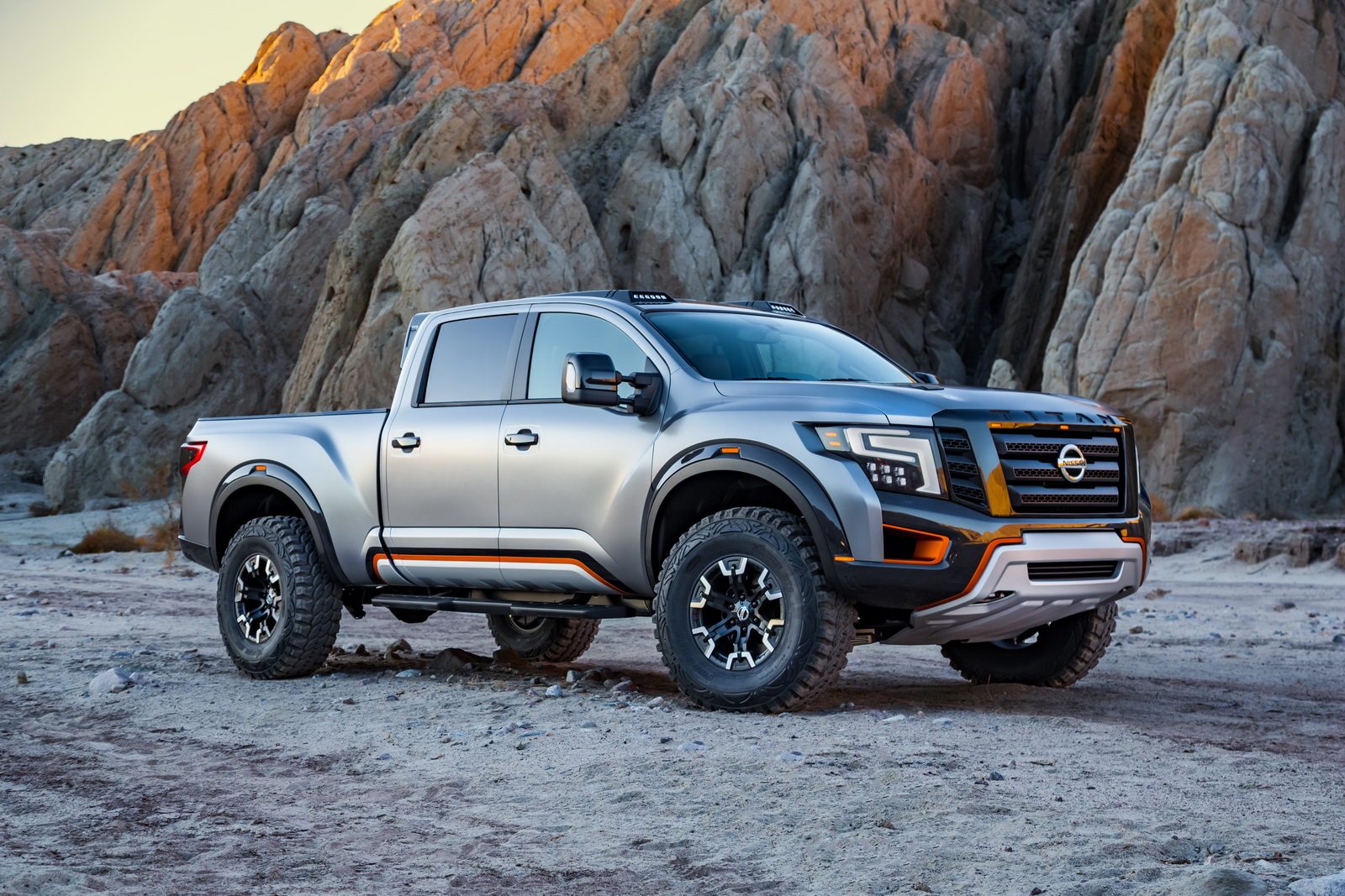 Nissan_TITAN_Warrior_Concept_04.jpg