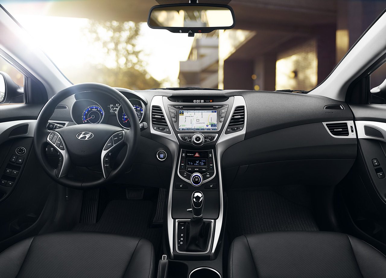 2016-hyundai-elantra-interior-04.jpg