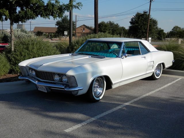 1963+Buick+Riviera+Custom+White.JPG