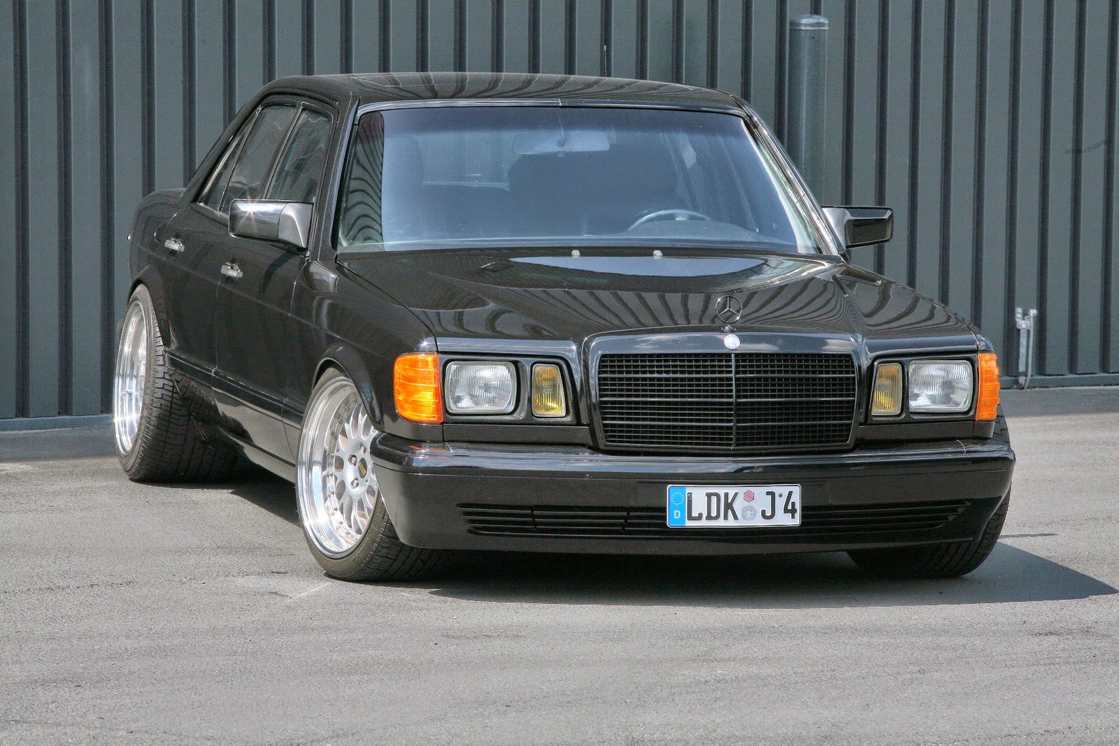 Mercedes_w126_inden_design_2.JPG